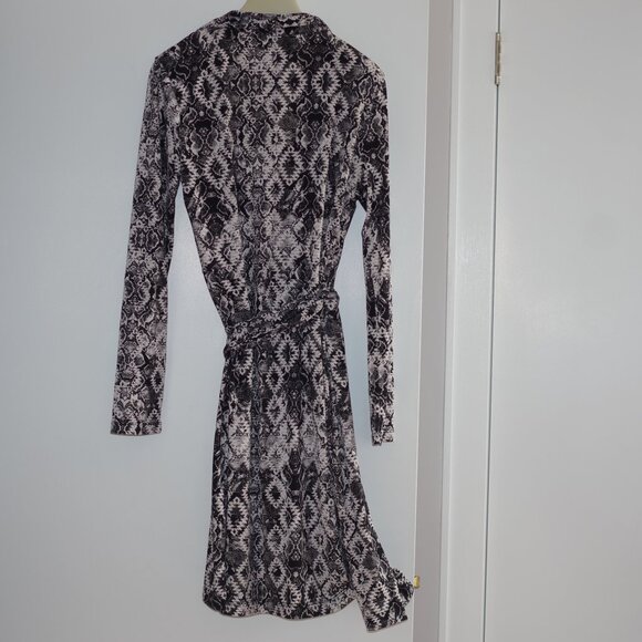 Romeo & Juliet Couture BLACK/WHITE COMBO Pattern Wrap Dress, US M - Picture 15 of 15